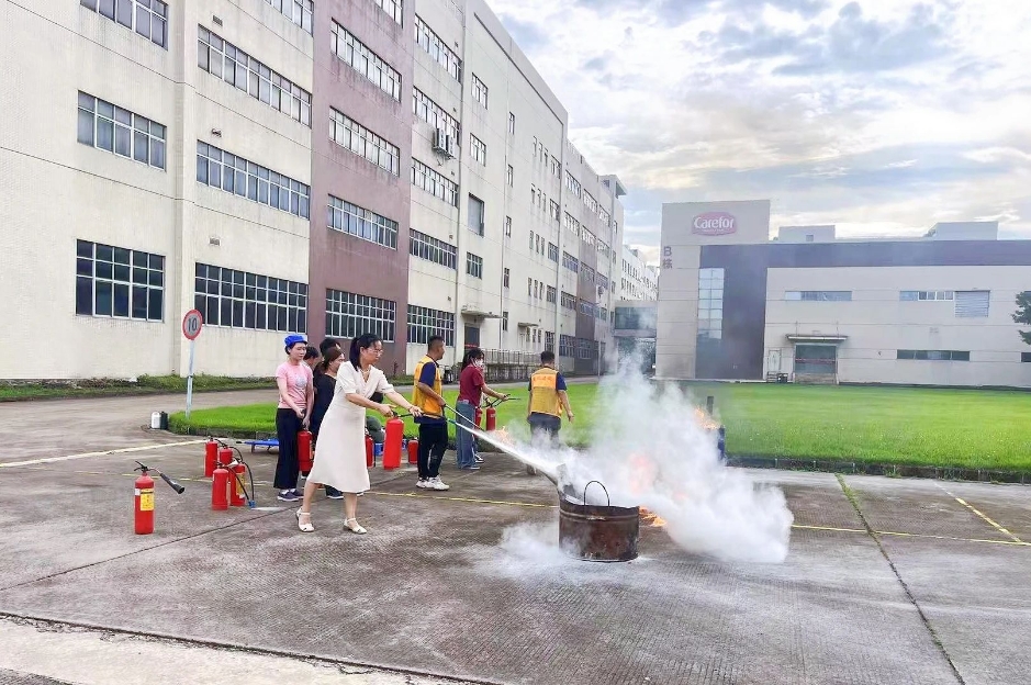 筑牢安全防線(xiàn)！愛(ài)護(hù)生產(chǎn)基地成功舉行消防實(shí)戰(zhàn)演練